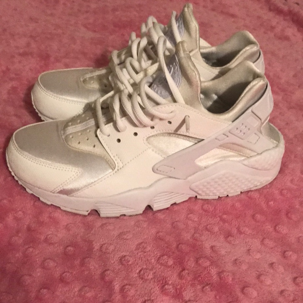 NIKE AIR HUARACHES